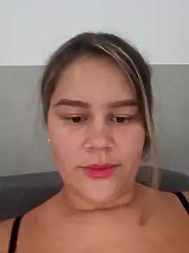 Snapshot of sweet_lucia chatting on February 14, 2:23 pm sweet lucia online show from February 14, 2:23 pm