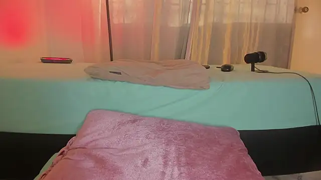Snapshot of hot_booty_ chatting on February 21, 9:54 pm hot booty  online show from February 21, 9:54 pm