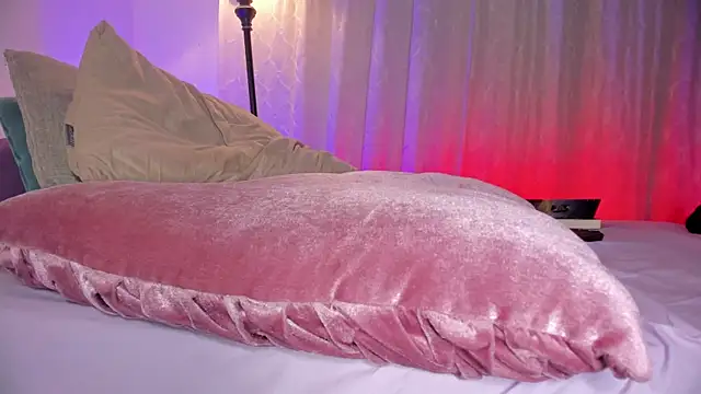 Snapshot of hot_booty_ chatting on March 7, 2:25 am hot booty  online show from March 7, 2:25 am