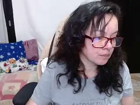 Snapshot of Sonialorens_ chatting on December 5, 9:28 pm Sonialorens  online show from December 5, 9:28 pm