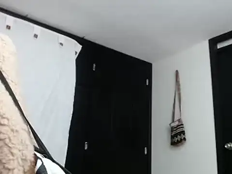 Snapshot of Sonialorens_ chatting on December 10, 9:11 pm Sonialorens  online show from December 10, 9:11 pm