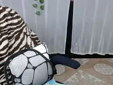 Snapshot of Sonialorens_ chatting on February 11, 8:10 pm Sonialorens  online show from February 11, 8:10 pm