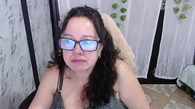 Snapshot of Sonialorens_ chatting on February 20, 2:13 pm Sonialorens  online show from February 20, 2:13 pm