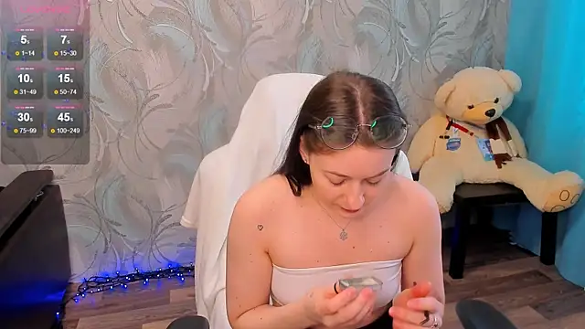 Kitty8meow online show from February 12, 7:44 am