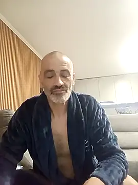 Snapshot of Gumatos chatting on April 16, 1:28 am Gumatos online show from April 16, 1:28 am