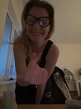 MaryHiggins online show from September 19, 4:29 pm