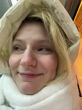 MaryHiggins online show from February 1, 9:46 pm