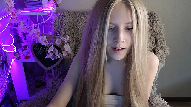 sarakaell online show from September 12, 2:11 am