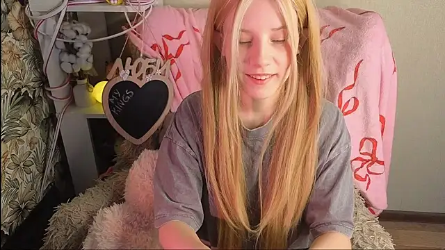 sarakaell online show from March 15, 1:44 am