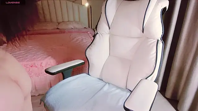 Snapshot of Girl__Funny chatting on January 25, 4:13 pm Girl Funny online show from January 25, 4:13 pm