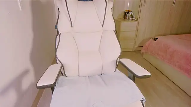 Snapshot of Girl__Funny chatting on February 9, 1:25 pm Girl Funny online show from February 9, 1:25 pm