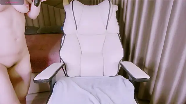 Snapshot of Girl__Funny chatting on February 21, 8:16 pm Girl Funny online show from February 21, 8:16 pm