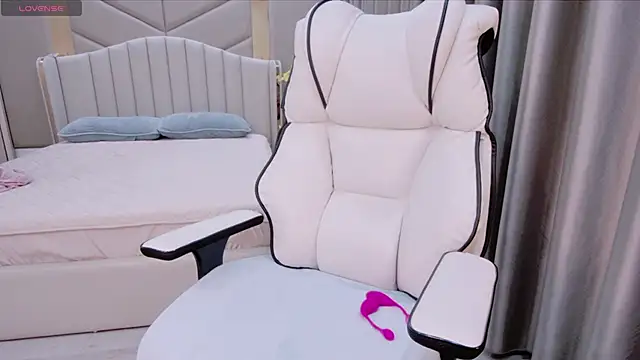 Snapshot of Girl__Funny chatting on March 20, 1:48 pm Girl Funny online show from March 20, 1:48 pm