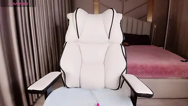 Snapshot of Girl__Funny chatting on January 5, 8:34 pm Girl Funny online show from January 5, 8:34 pm