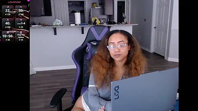 Snapshot of RylHoneyy chatting on July 1, 8:08 pm RylHoneyy online show from July 1, 8:08 pm