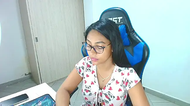 sophiax-x online show from February 8, 12:39 pm