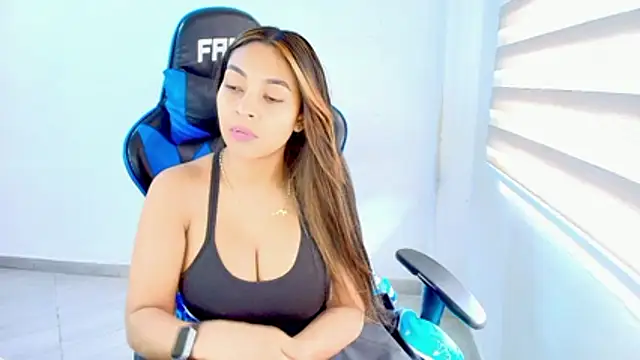 sophiax-x online show from May 6, 4:56 pm