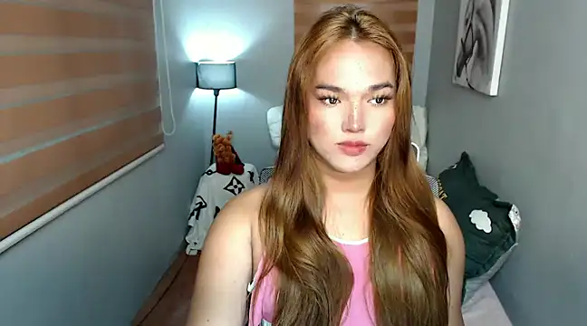 Snapshot of MoaningKylie chatting on December 6, 9:54 am MoaningKylie online show from December 6, 9:54 am