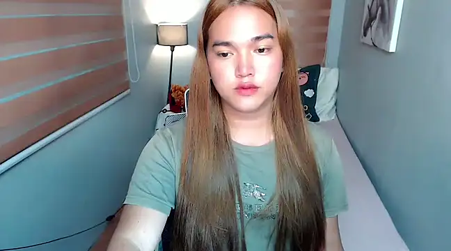 Snapshot of MoaningKylie chatting on December 14, 3:29 am MoaningKylie online show from December 14, 3:29 am