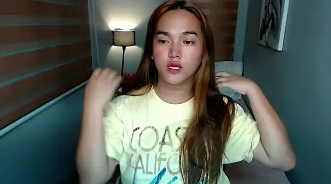 Snapshot of MoaningKylie chatting on December 17, 4:56 am MoaningKylie online show from December 17, 4:56 am