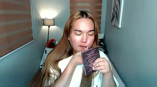 Snapshot of MoaningKylie chatting on January 3, 3:49 am MoaningKylie online show from January 3, 3:49 am