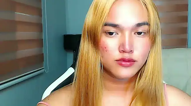 Snapshot of MoaningKylie chatting on February 1, 4:46 am MoaningKylie online show from February 1, 4:46 am