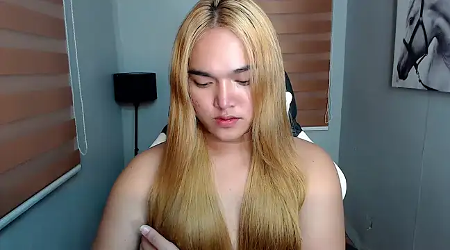 Snapshot of MoaningKylie chatting on February 2, 11:11 pm MoaningKylie online show from February 2, 11:11 pm