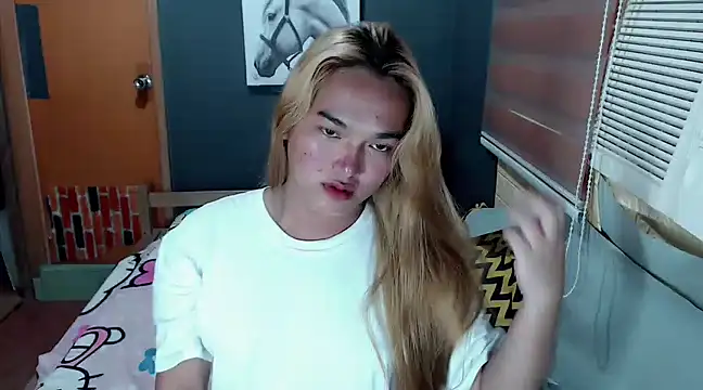 Snapshot of MoaningKylie chatting on March 22, 7:36 am MoaningKylie online show from March 22, 7:36 am