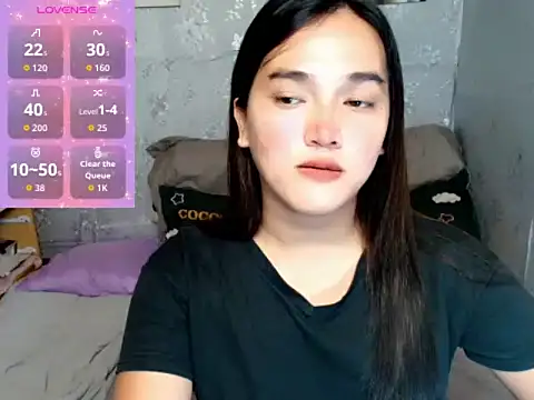 Snapshot of MoaningKylie chatting on December 18, 10:10 am MoaningKylie online show from December 18, 10:10 am