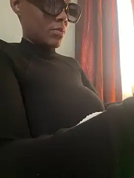 Snapshot of HoneyDripHer chatting on October 6, 2:14 pm HoneyDripHer online show from October 6, 2:14 pm