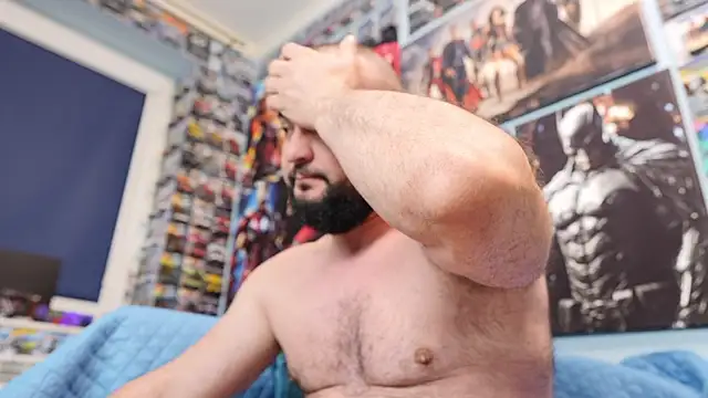 Snapshot of Muscle_Bear chatting on April 21, 5:47 am Muscle Bear online show from April 21, 5:47 am