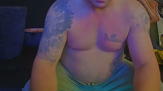 Snapshot of AwesomePapaya chatting on December 16, 11:43 pm AwesomePapaya online show from December 16, 11:43 pm