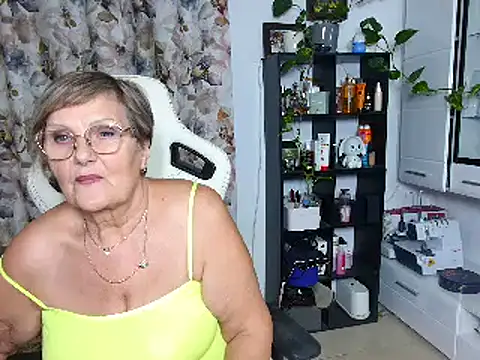 Snapshot of Selenna57 chatting on December 8, 1:56 am Selenna57 online show from December 8, 1:56 am