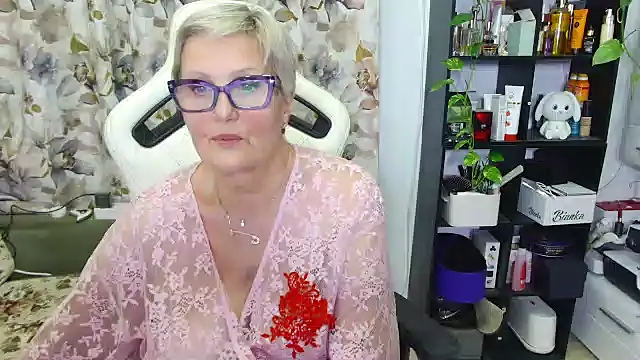 Snapshot of Selenna57 chatting on February 13, 8:45 pm Selenna57 online show from February 13, 8:45 pm