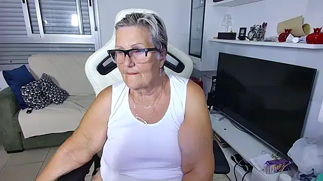 Snapshot of Selenna57 chatting on June 25, 5:17 pm Selenna57 online show from June 25, 5:17 pm