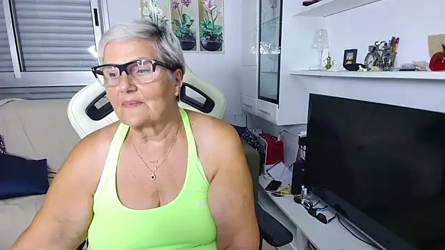 Snapshot of Selenna57 chatting on July 15, 5:40 pm Selenna57 online show from July 15, 5:40 pm