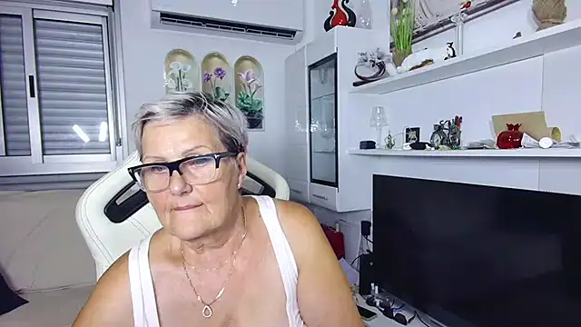 Snapshot of Selenna57 chatting on July 16, 5:30 pm Selenna57 online show from July 16, 5:30 pm