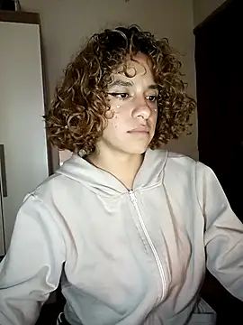 EmmaMelissa0521 online show from March 6, 9:31 pm