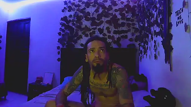 Snapshot of caribbeanlover1 chatting on January 8, 4:26 am caribbeanlover1 online show from January 8, 4:26 am