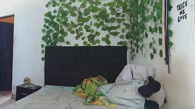 Snapshot of caribbeanlover1 chatting on February 21, 1:23 pm caribbeanlover1 online show from February 21, 1:23 pm