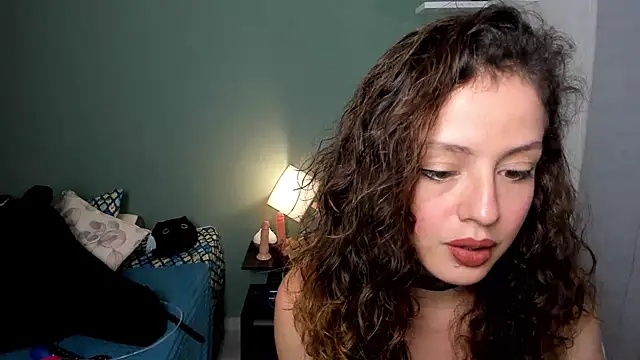 Snapshot of Cassandra_Caiin chatting on December 13, 9:09 pm Cassandra Caiin online show from December 13, 9:09 pm