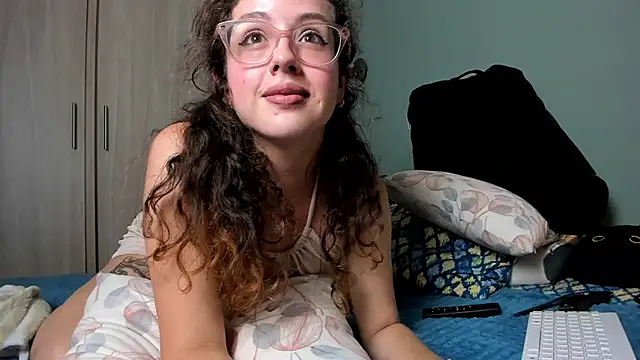 Snapshot of Cassandra_Caiin chatting on December 15, 1:02 am Cassandra Caiin online show from December 15, 1:02 am