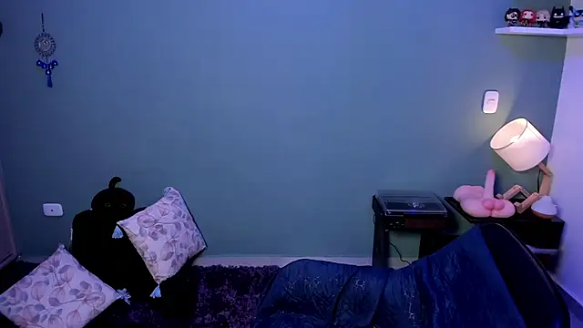 Snapshot of Cassandra_Caiin chatting on December 20, 5:04 am Cassandra Caiin online show from December 20, 5:04 am