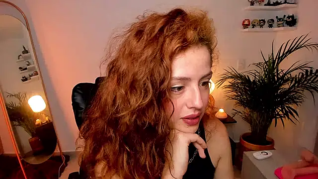 Snapshot of Cassandra_Caiin chatting on February 11, 4:01 am Cassandra Caiin online show from February 11, 4:01 am