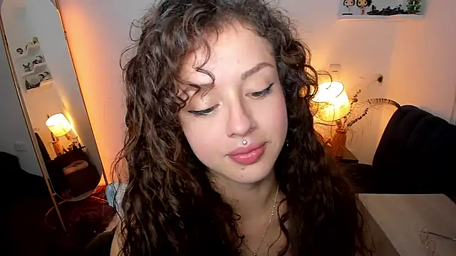 Cassandra Caiin online show from April 21, 4:30 am