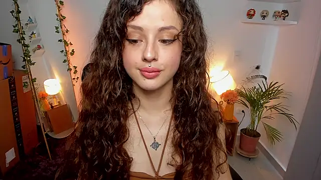Cassandra Caiin online show from June 5, 9:09 pm