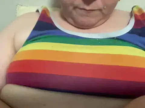 Snapshot of ParisNova chatting on December 2, 10:34 pm ParisNova online show from December 2, 10:34 pm