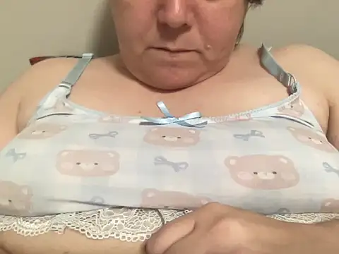 Snapshot of ParisNova chatting on December 14, 1:50 am ParisNova online show from December 14, 1:50 am