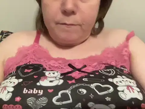 Snapshot of ParisNova chatting on February 2, 4:15 am ParisNova online show from February 2, 4:15 am