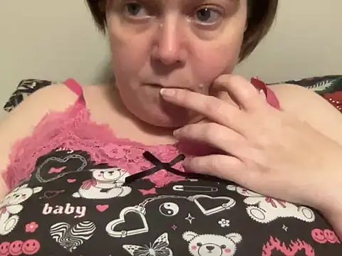 Snapshot of ParisNova chatting on February 5, 2:29 am ParisNova online show from February 5, 2:29 am